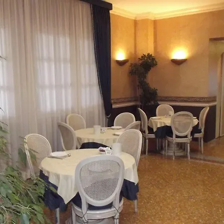 Sapori فندق تول